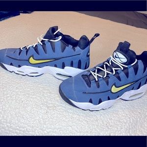Blue Nike NOMO’s size 10.5
